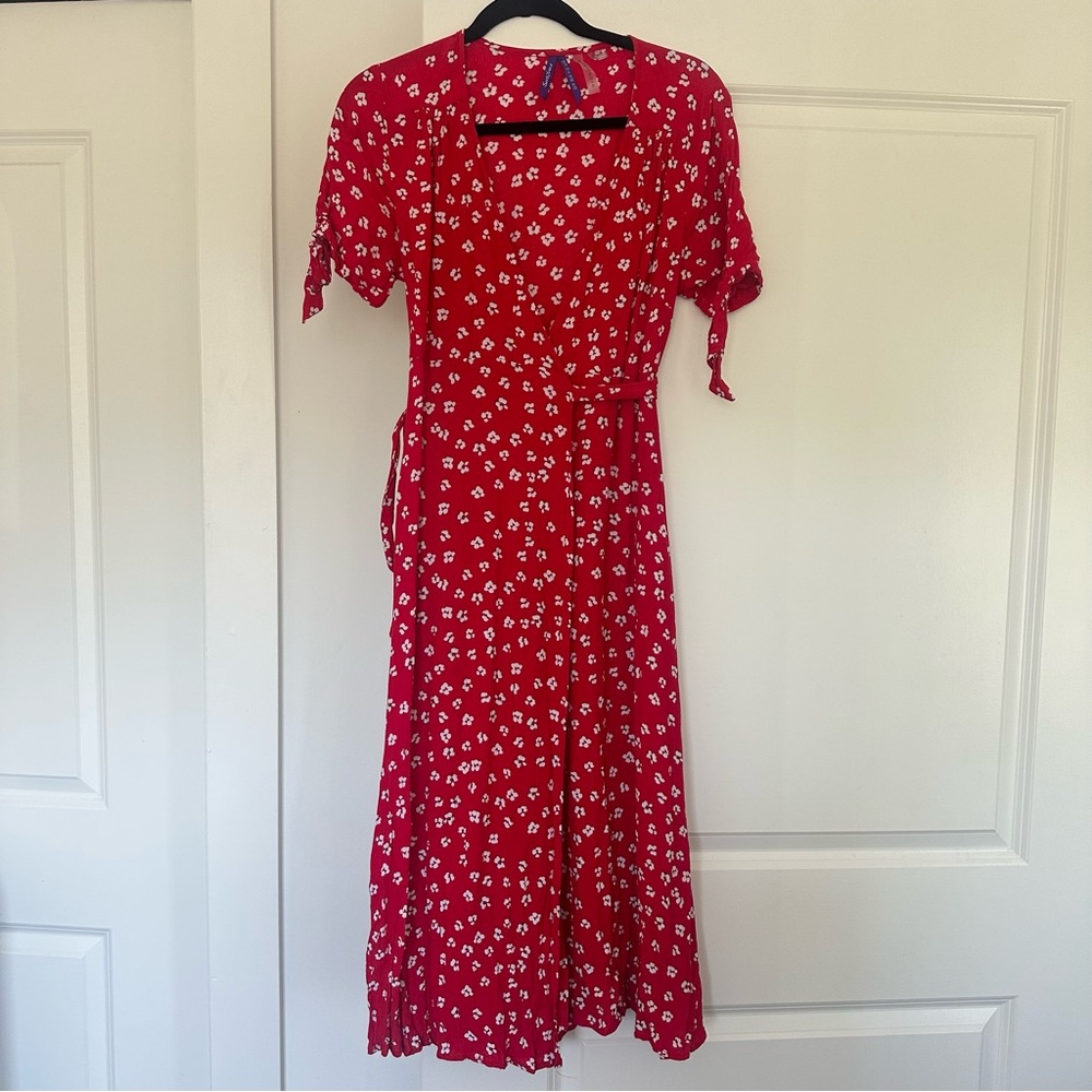 Seraphine (6 Petite Maternity) Red/ White Floral Wrap Short Sleeve Midi Dress - Picture 2 of 9
